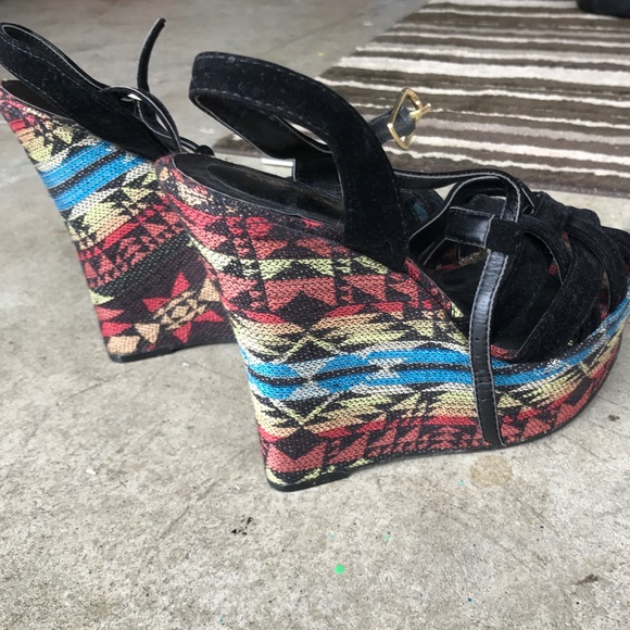 Aztec print wedges - Picture 4 of 5